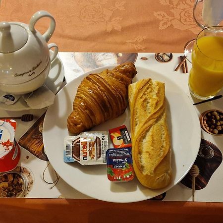 Hotel Aux Trois Rois Pont-Sur-Yonne Zewnętrze zdjęcie