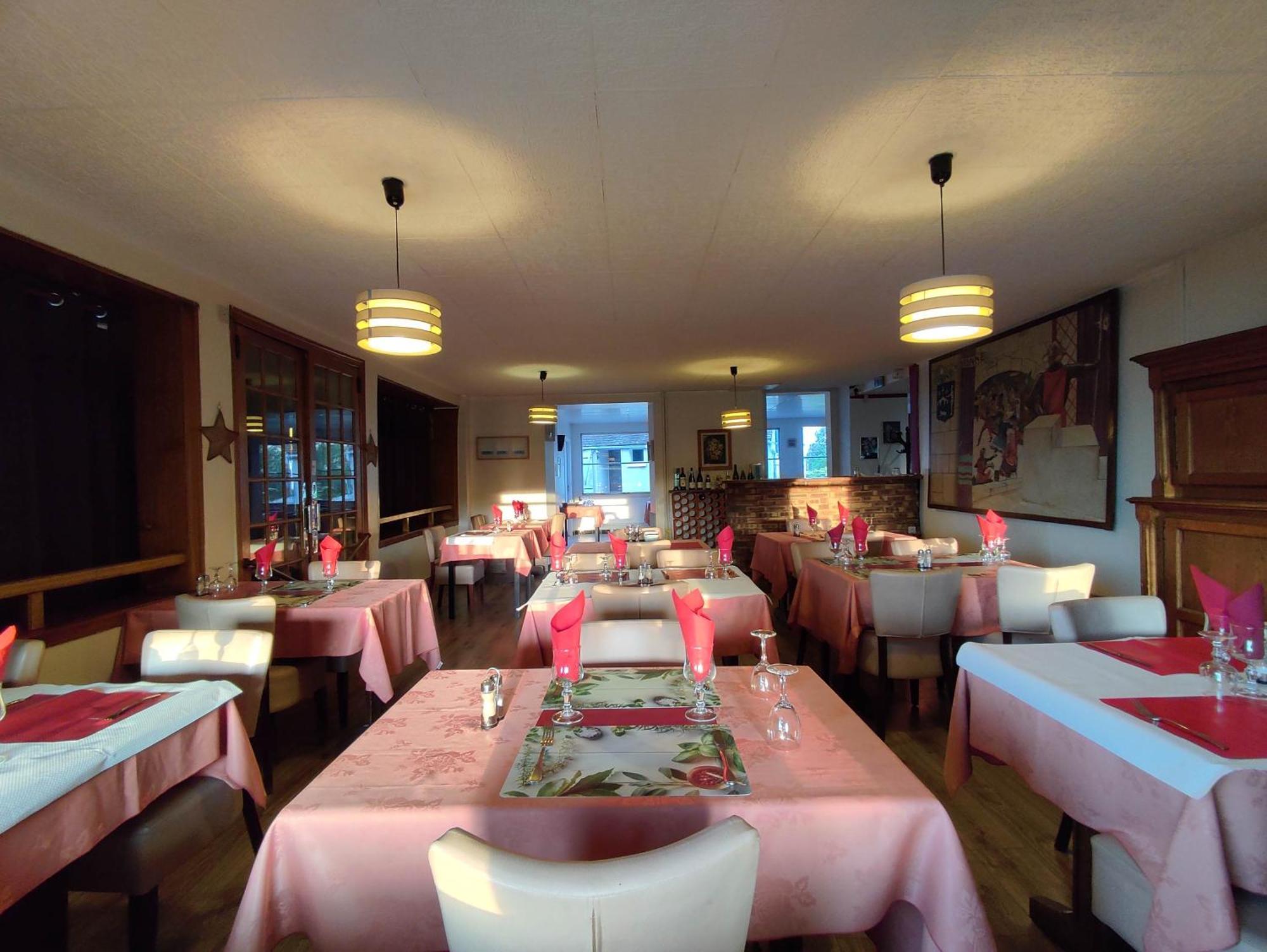 Hotel Aux Trois Rois Pont-Sur-Yonne Zewnętrze zdjęcie