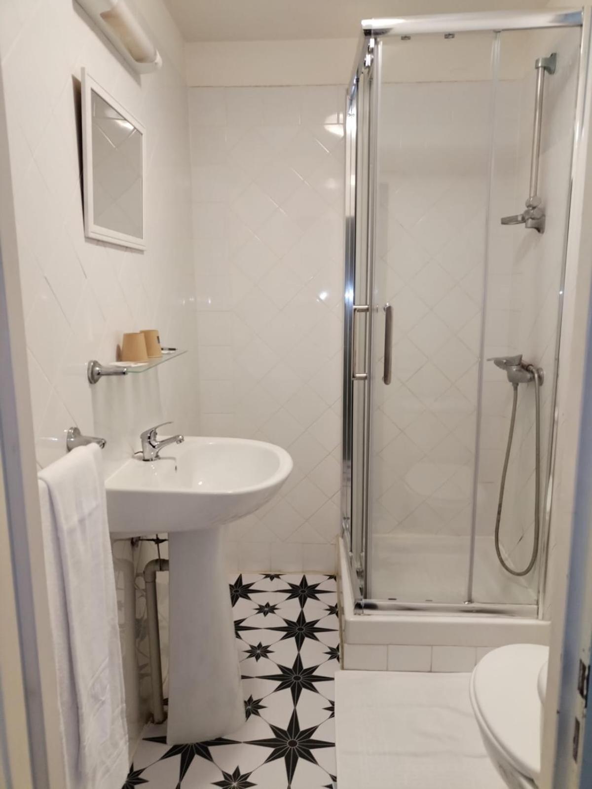 Hotel Aux Trois Rois Pont-Sur-Yonne Zewnętrze zdjęcie