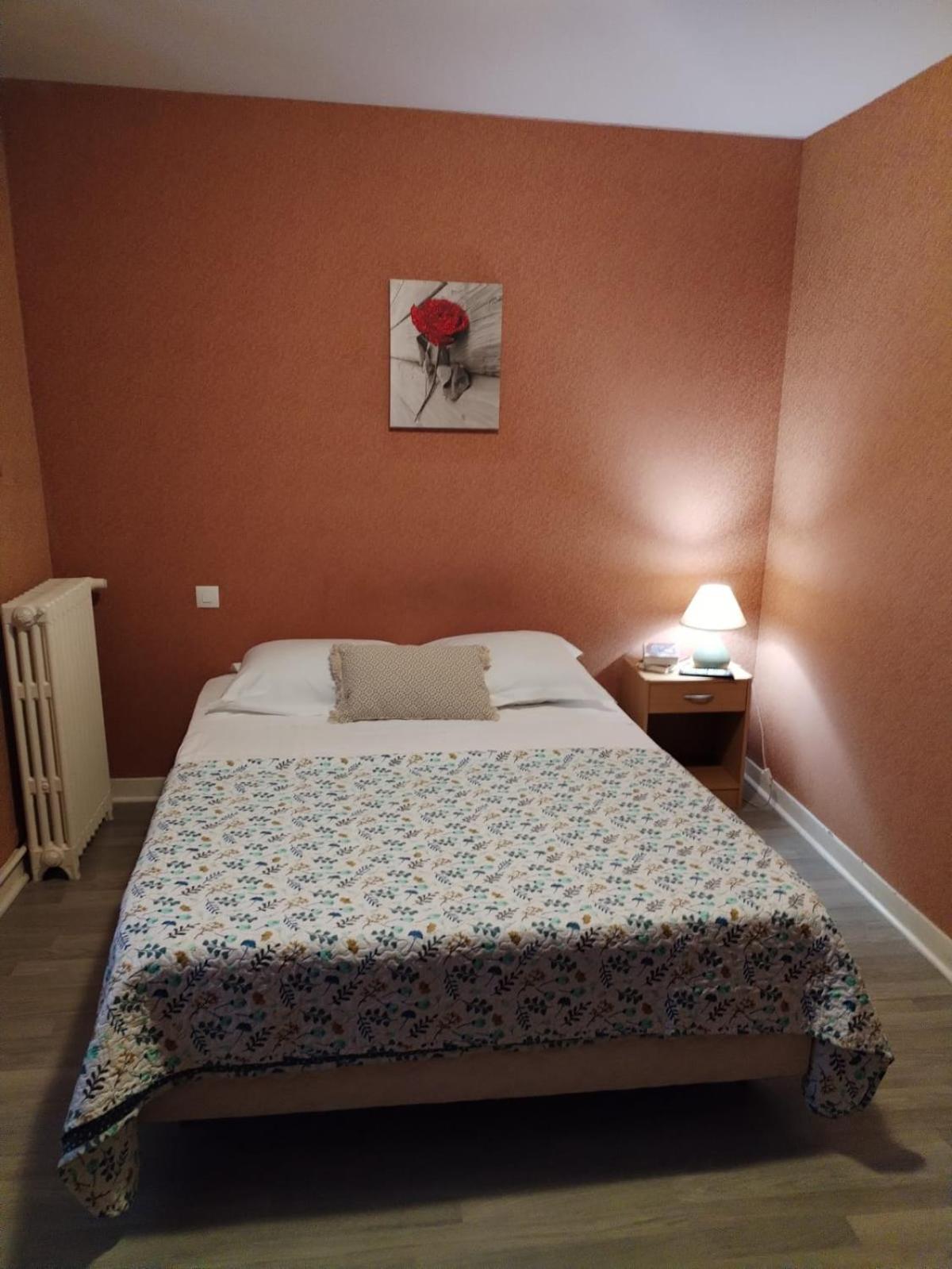 Hotel Aux Trois Rois Pont-Sur-Yonne Zewnętrze zdjęcie