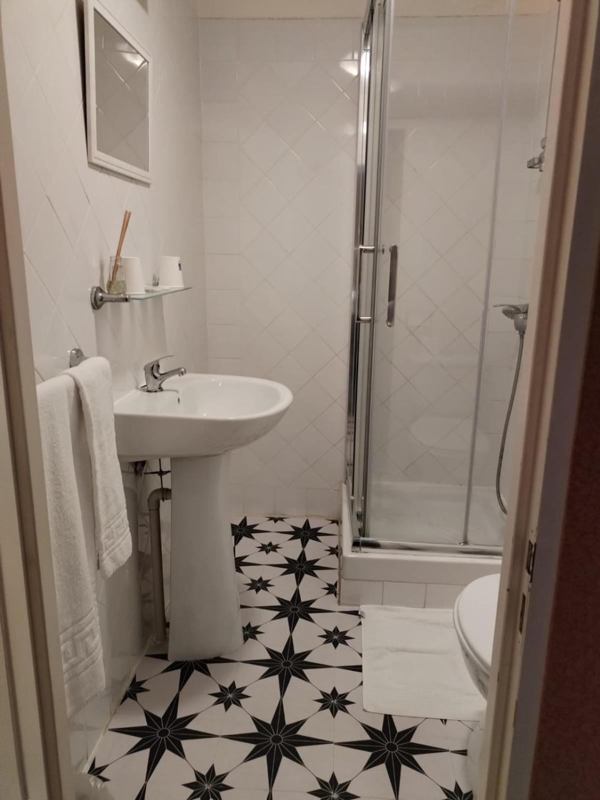 Hotel Aux Trois Rois Pont-Sur-Yonne Zewnętrze zdjęcie
