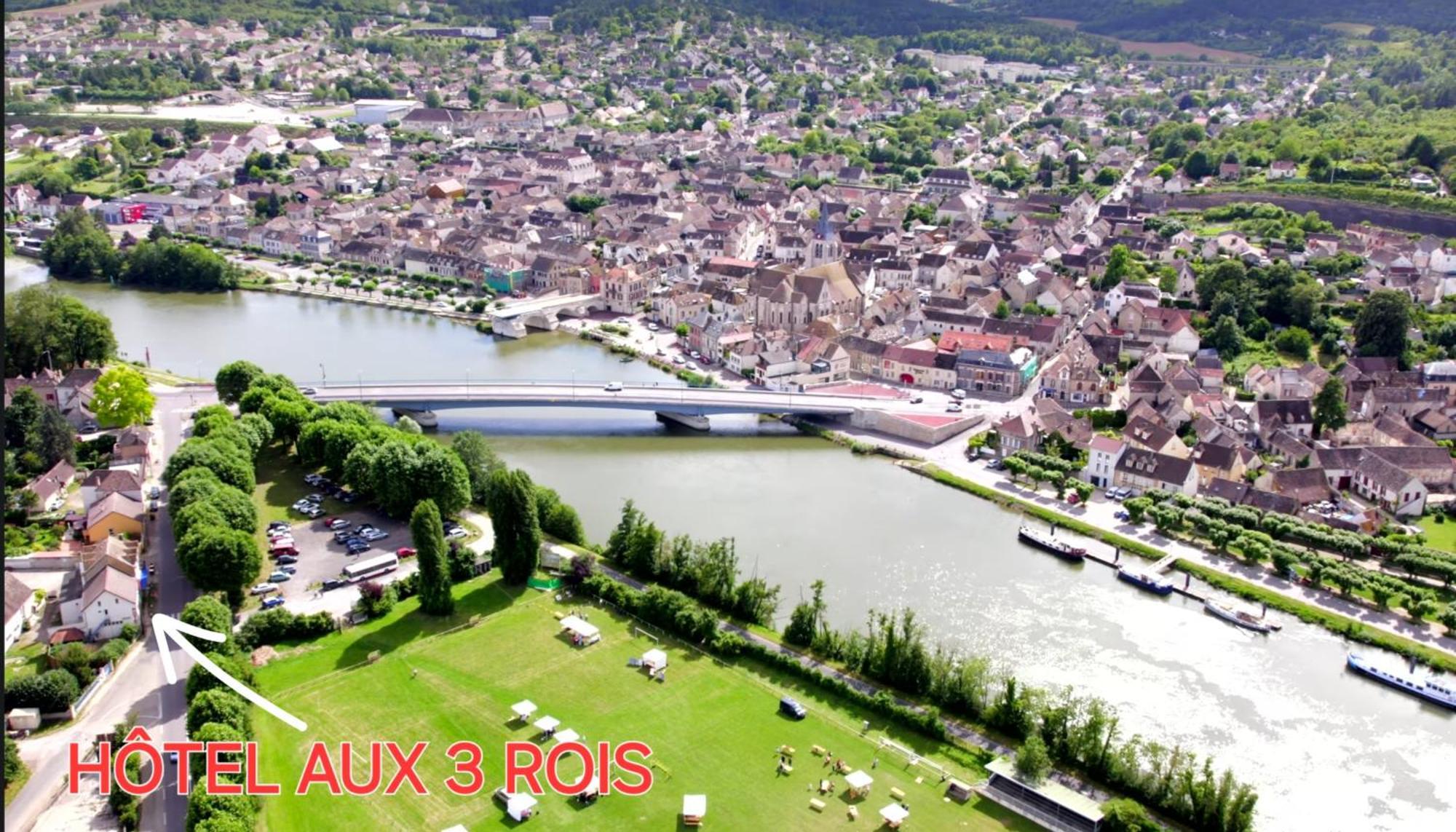 Hotel Aux Trois Rois Pont-Sur-Yonne Zewnętrze zdjęcie