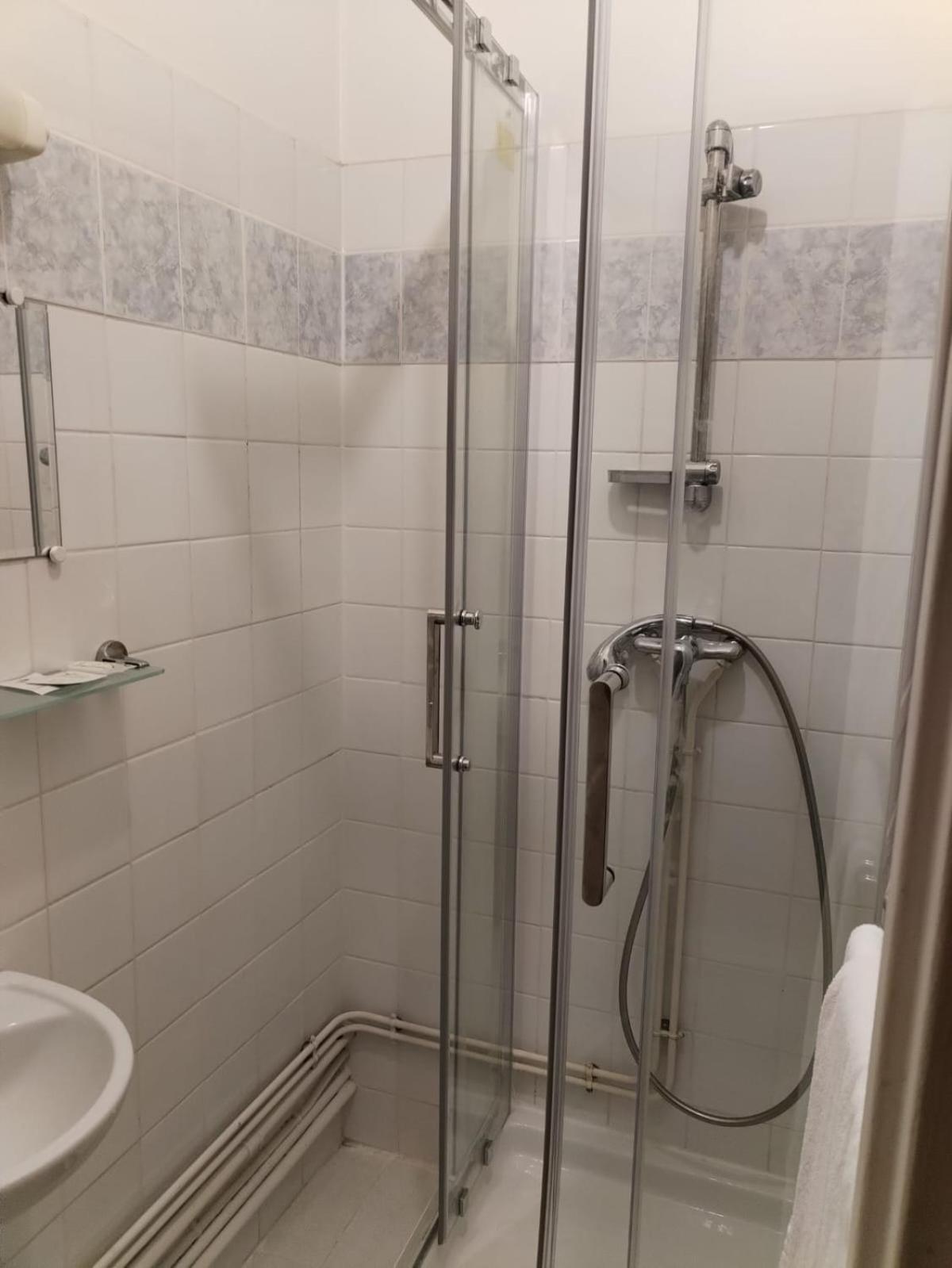 Hotel Aux Trois Rois Pont-Sur-Yonne Zewnętrze zdjęcie