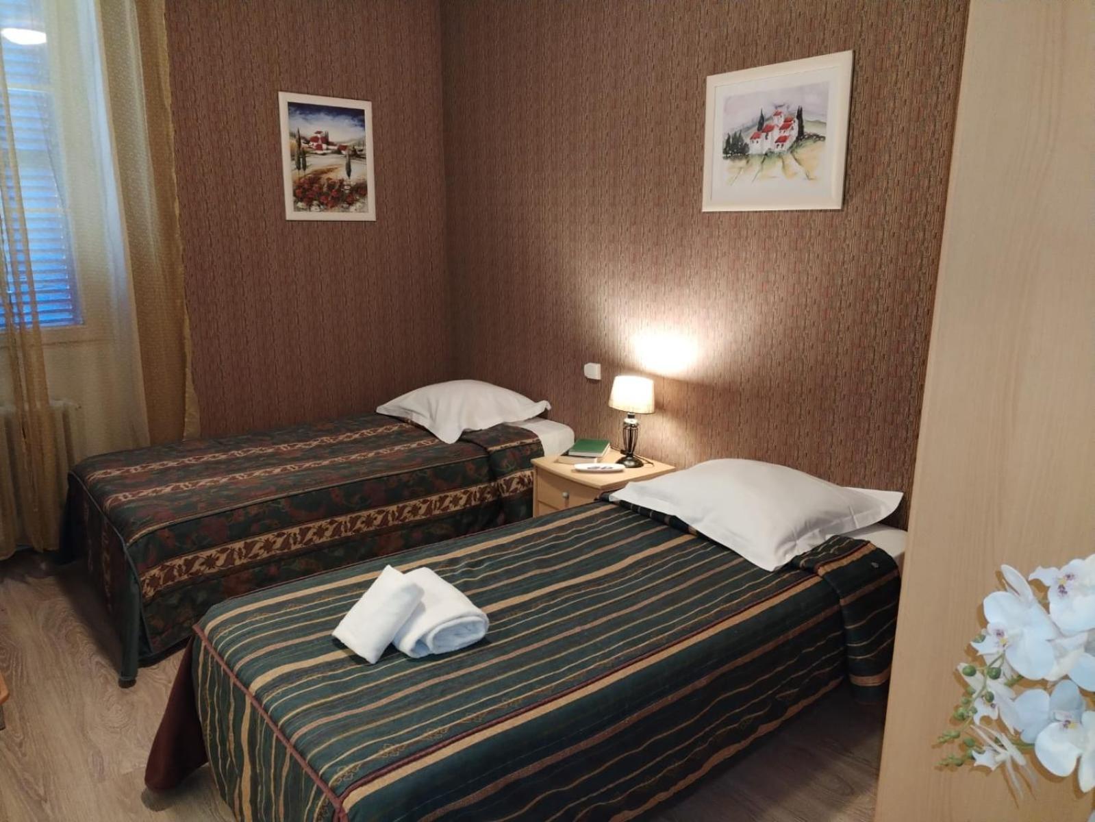 Hotel Aux Trois Rois Pont-Sur-Yonne Zewnętrze zdjęcie