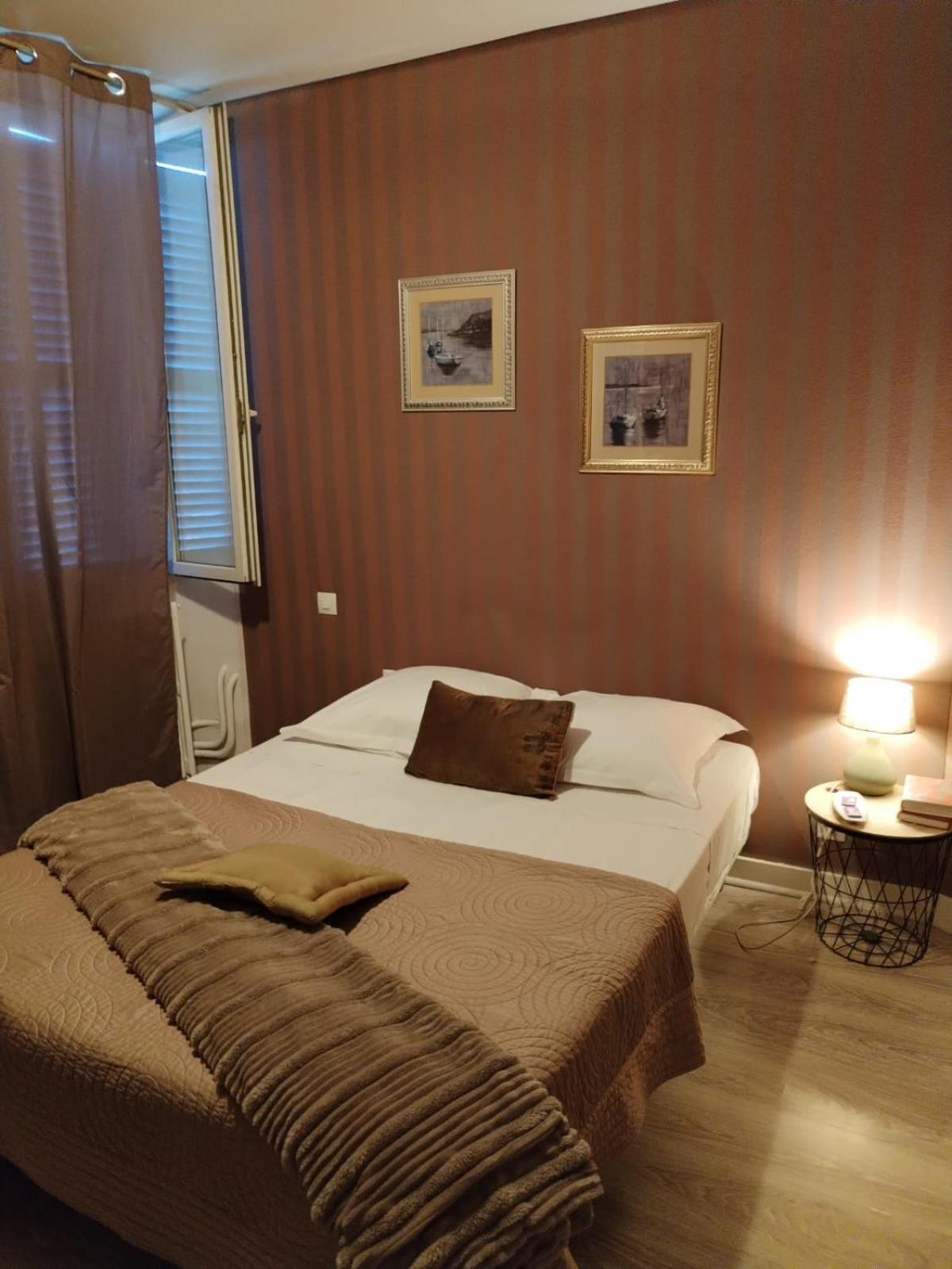 Hotel Aux Trois Rois Pont-Sur-Yonne Zewnętrze zdjęcie