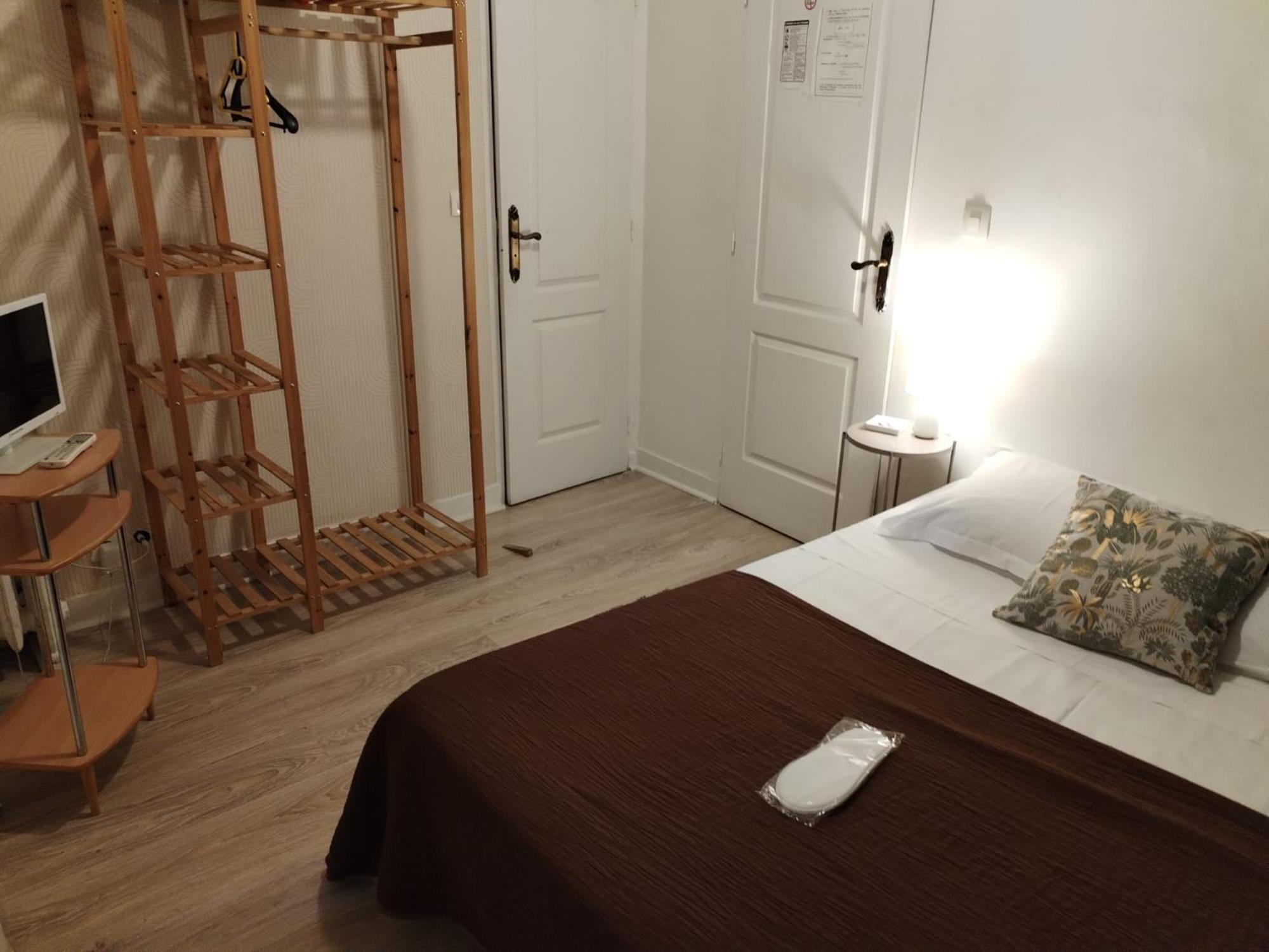 Hotel Aux Trois Rois Pont-Sur-Yonne Zewnętrze zdjęcie
