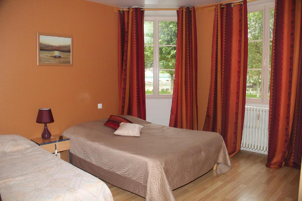 Hotel Aux Trois Rois Pont-Sur-Yonne Zewnętrze zdjęcie
